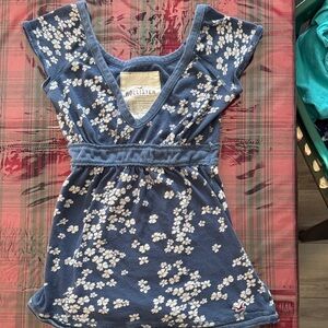 Hollister Blue Floral girls top